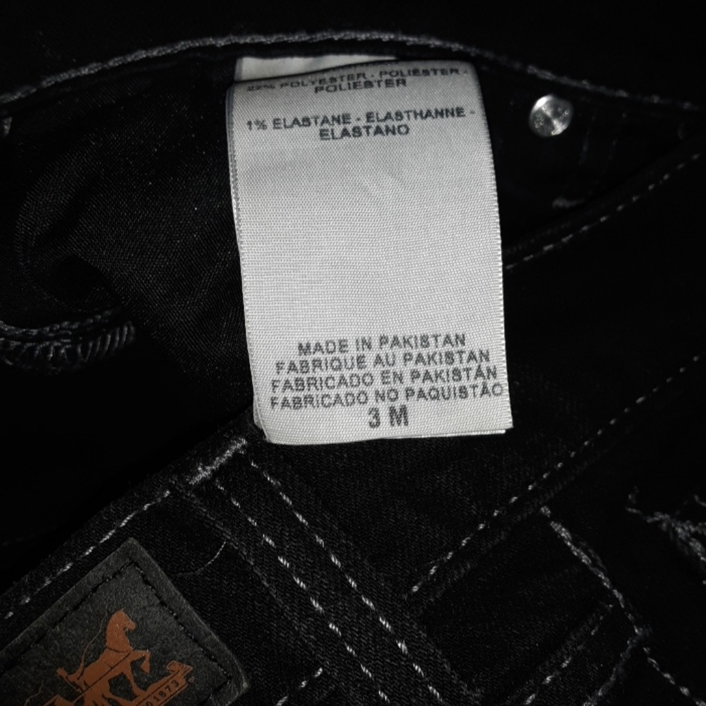 Levis - Picture 2 of 2